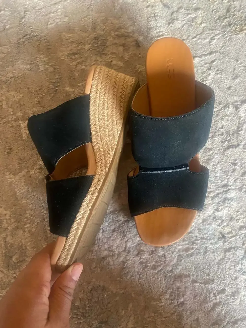 UGG elena black